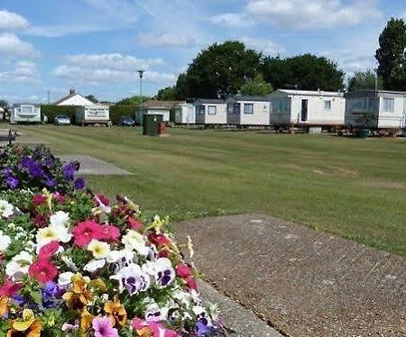 ホテルCopthorne Caravans Merston エクステリア 写真