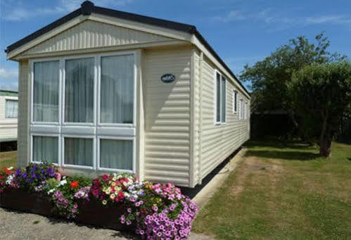 ホテルCopthorne Caravans Merston エクステリア 写真