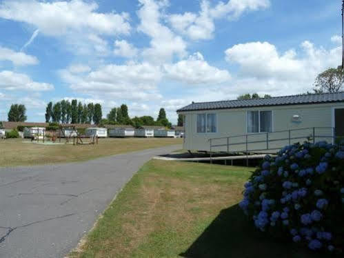 ホテルCopthorne Caravans Merston エクステリア 写真