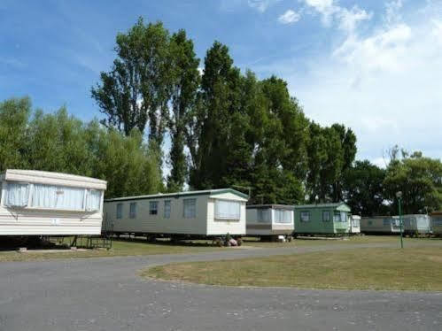 ホテルCopthorne Caravans Merston エクステリア 写真