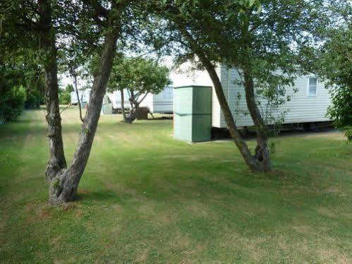 ホテルCopthorne Caravans Merston エクステリア 写真