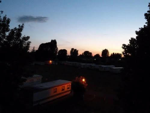 ホテルCopthorne Caravans Merston エクステリア 写真
